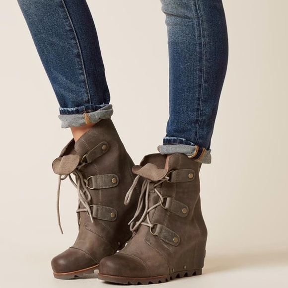 sorel joan of arctic wedge mid